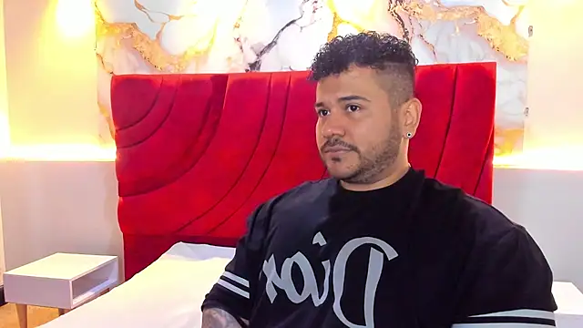 Snapshot of michael_hill1 chatting on 11/01/25, 01:02 michael hill1 online show from 11/01/25, 01:02