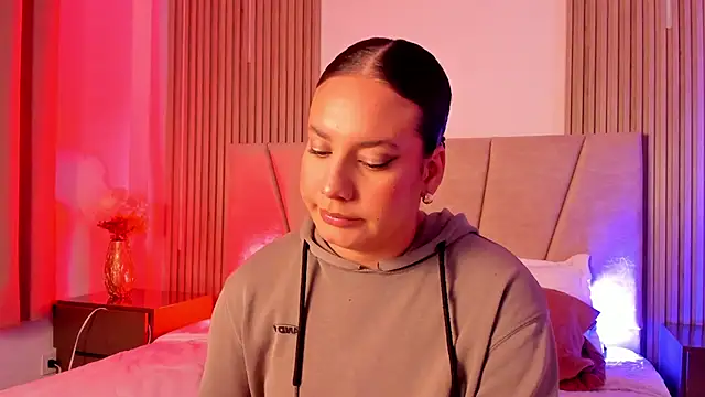 Snapshot of Rachell_Jamess chatting on 10/28/25, 03:43 Rachell Jamess online show from 10/28/25, 03:43