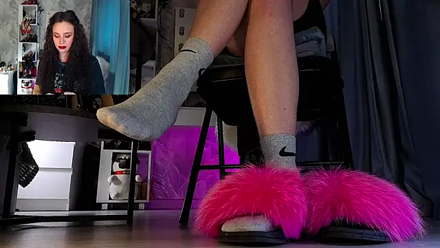 Snapshot of Feet_Heelss chatting on 12/04/25, 11:30 Feet Heelss online show from 12/04/25, 11:30