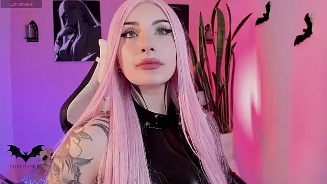 VelvetVampiree online show from 04/19/26, 04:34