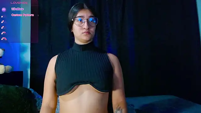 EVAH LEE  online show from 10/17/25, 03:42