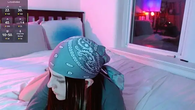 Snapshot of VanessaVipera chatting on 10/04/25, 02:42 VanessaVipera online show from 10/04/25, 02:42