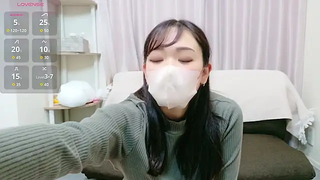 yuu-chan  online show from 11/28/25, 10:18