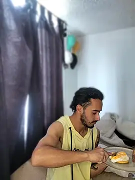 Snapshot of Andrusex100 chatting on 04/05/26, 09:01 Andrusex100 online show from 04/05/26, 09:01