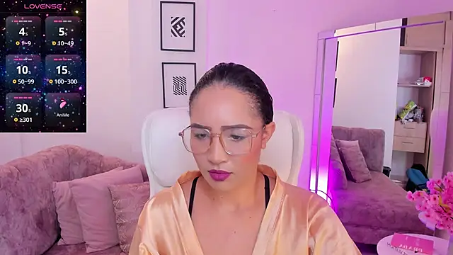 Snapshot of Sharon_breezee chatting on 11/11/25, 04:12 Sharon breezee online show from 11/11/25, 04:12