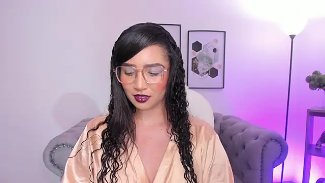 Snapshot of Sharon_breezee chatting on 11/16/25, 03:56 Sharon breezee online show from 11/16/25, 03:56