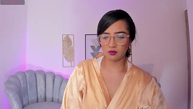 Snapshot of Sharon_breezee chatting on 11/18/25, 01:33 Sharon breezee online show from 11/18/25, 01:33