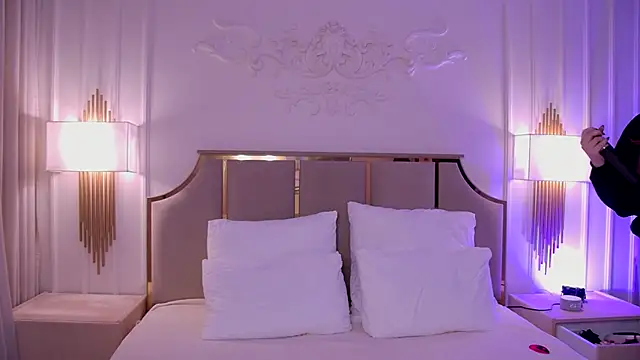 Snapshot of MeganStrain chatting on 09/10/25, 03:06 MeganStrain online show from 09/10/25, 03:06