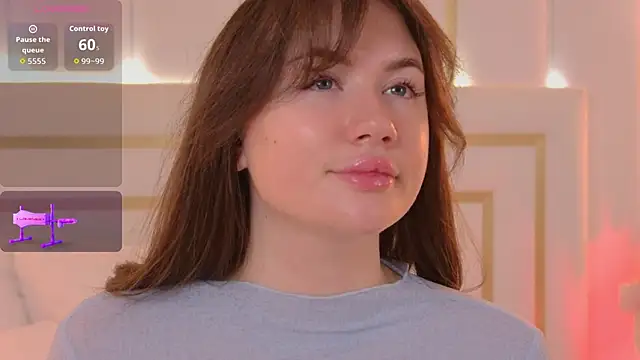 Snapshot of MeganStrain chatting on 10/05/25, 03:05 MeganStrain online show from 10/05/25, 03:05