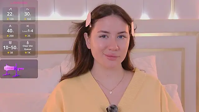 Snapshot of MeganStrain chatting on 10/07/25, 03:25 MeganStrain online show from 10/07/25, 03:25