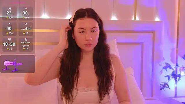 Snapshot of MeganStrain chatting on 10/21/25, 03:07 MeganStrain online show from 10/21/25, 03:07