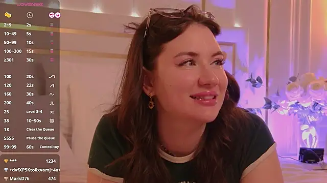 Snapshot of MeganStrain chatting on 11/11/25, 11:21 MeganStrain online show from 11/11/25, 11:21