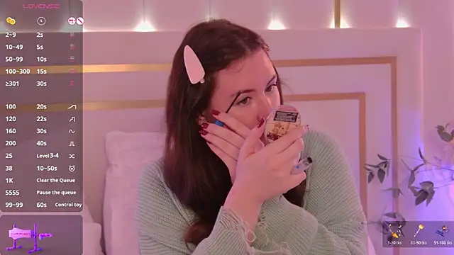 Snapshot of MeganStrain chatting on 11/26/25, 03:18 MeganStrain online show from 11/26/25, 03:18