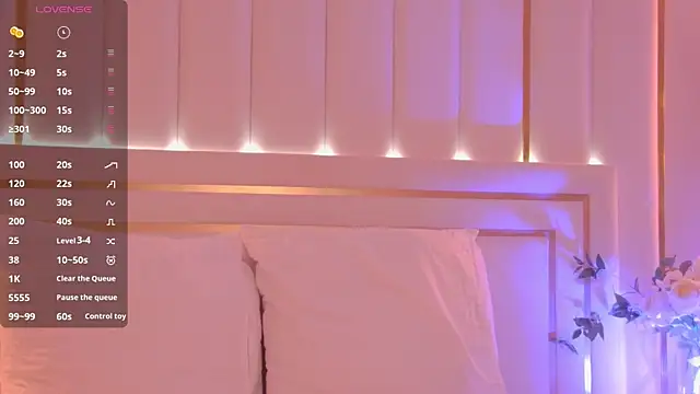 Snapshot of MeganStrain chatting on 11/28/25, 03:20 MeganStrain online show from 11/28/25, 03:20