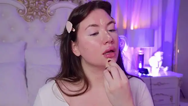 Snapshot of MeganStrain chatting on 12/04/25, 03:16 MeganStrain online show from 12/04/25, 03:16