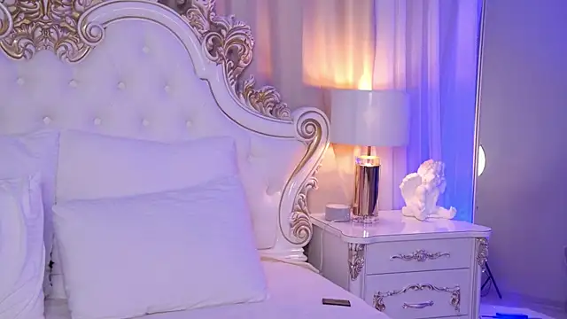 MeganStrain online show from 12/23/25, 06:11