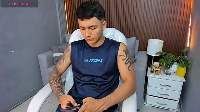 Leo santoro online show from 11/22/25, 02:49