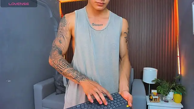 Leo santoro online show from 11/25/25, 01:55