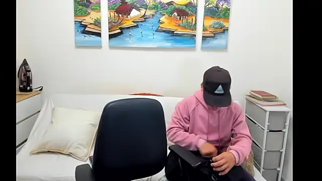 Snapshot of alex-golden chatting on 09/18/25, 01:35 alex-golden online show from 09/18/25, 01:35