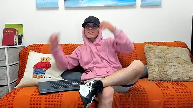 Snapshot of alex-golden chatting on 09/20/25, 04:19 alex-golden online show from 09/20/25, 04:19