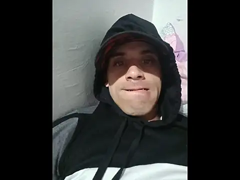 Snapshot of alex-golden chatting on 11/29/25, 02:14 alex-golden online show from 11/29/25, 02:14