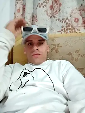 Snapshot of alex-golden chatting on 03/31/26, 12:45 alex-golden online show from 03/31/26, 12:45