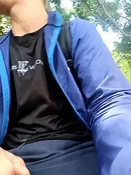 Snapshot of alex-golden chatting on 04/21/26, 04:23 alex-golden online show from 04/21/26, 04:23