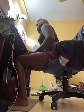 Snapshot of femboyslqueen chatting on 10/27/25, 06:06 femboyslqueen online show from 10/27/25, 06:06