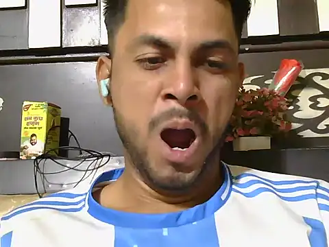 Snapshot of ursdreamperson chatting on 04/20/26, 02:14 ursdreamperson online show from 04/20/26, 02:14