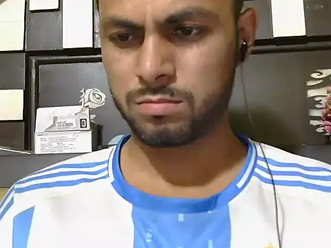 Snapshot of ursdreamperson chatting on 04/21/26, 02:56 ursdreamperson online show from 04/21/26, 02:56