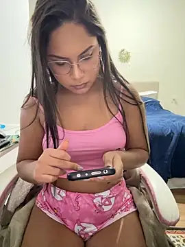 Snapshot of AngelBrazil_Ofc chatting on 10/30/25, 10:43 AngelBrazil Ofc online show from 10/30/25, 10:43