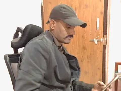 krishjaat43 online show from 12/04/25, 06:23