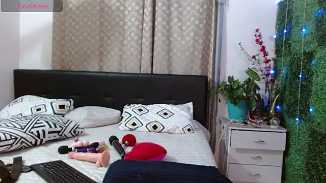 Snapshot of angelly__kate chatting on 09/11/25, 12:55 angelly  kate online show from 09/11/25, 12:55