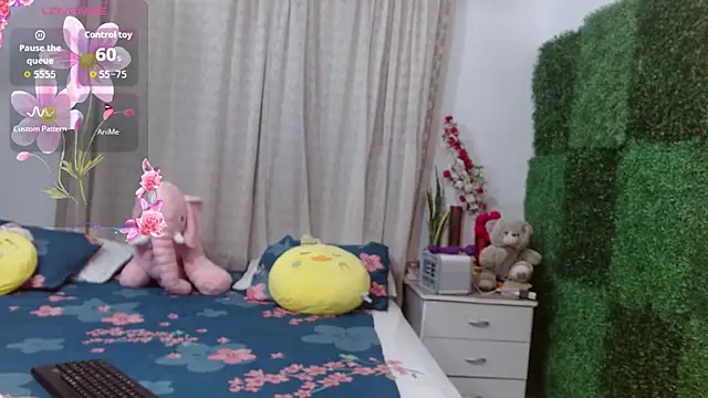 Snapshot of angelly__kate chatting on 10/28/25, 01:42 angelly  kate online show from 10/28/25, 01:42