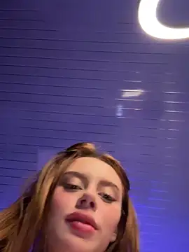 Snapshot of Kiss_Me_Sky chatting on 10/29/25, 07:54 Kiss Me Sky online show from 10/29/25, 07:54