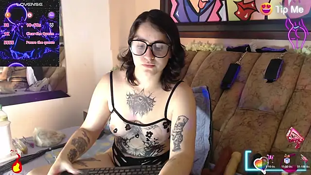 Snapshot of miss_tatta chatting on 10/24/25, 03:47 miss tatta online show from 10/24/25, 03:47