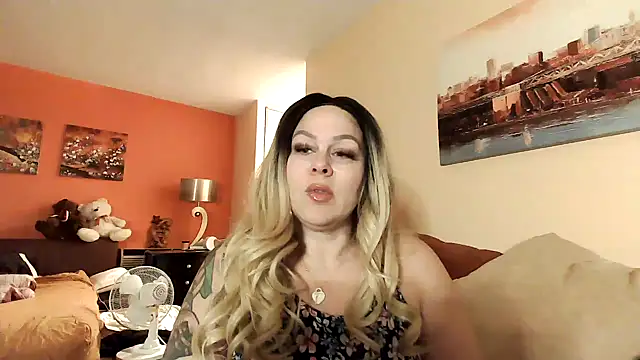 Snapshot of number1slut chatting on 01/16/25, 11:06 number1slut online show from 01/16/25, 11:06