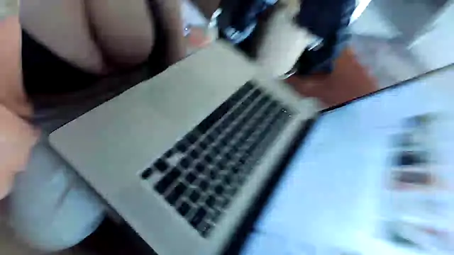 Snapshot of number1slut chatting on 03/05/25, 04:35 number1slut online show from 03/05/25, 04:35