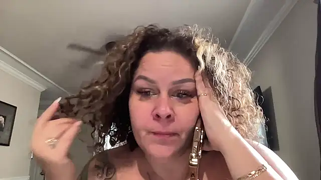 Snapshot of number1slut chatting on 10/06/25, 03:42 number1slut online show from 10/06/25, 03:42