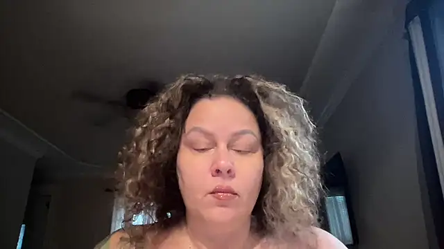 Snapshot of number1slut chatting on 10/08/25, 01:20 number1slut online show from 10/08/25, 01:20