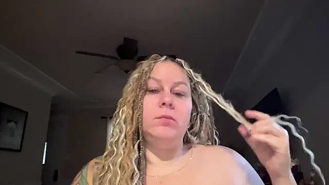 Snapshot of number1slut chatting on 03/17/26, 01:36 number1slut online show from 03/17/26, 01:36