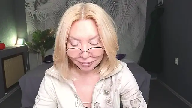 Wendy Waves online show from 11/20/25, 01:11