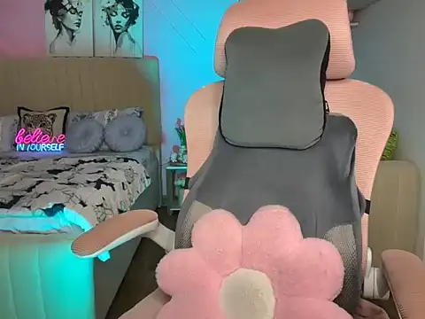 Snapshot of Hot_vibes143 chatting on 09/29/25, 06:57 Hot vibes143 online show from 09/29/25, 06:57