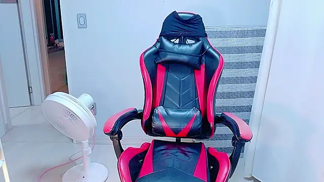 Snapshot of hyeony_s96 chatting on 09/21/25, 12:51 hyeony s96 online show from 09/21/25, 12:51