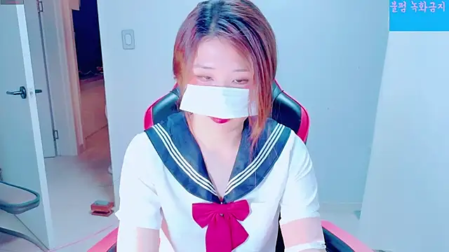 Snapshot of hyeony_s96 chatting on 09/30/25, 11:48 hyeony s96 online show from 09/30/25, 11:48