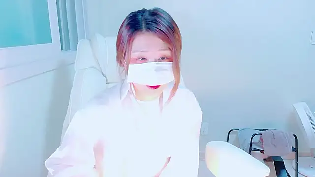 Snapshot of hyeony_s96 chatting on 10/18/25, 12:17 hyeony s96 online show from 10/18/25, 12:17