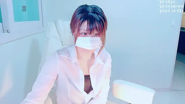 Snapshot of hyeony_s96 chatting on 11/03/25, 12:39 hyeony s96 online show from 11/03/25, 12:39