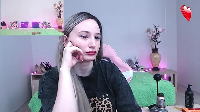 AliceMooreXO online show from 09/25/25, 07:23