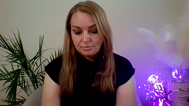 Snapshot of Eshavira chatting on 09/14/25, 01:38 Eshavira online show from 09/14/25, 01:38