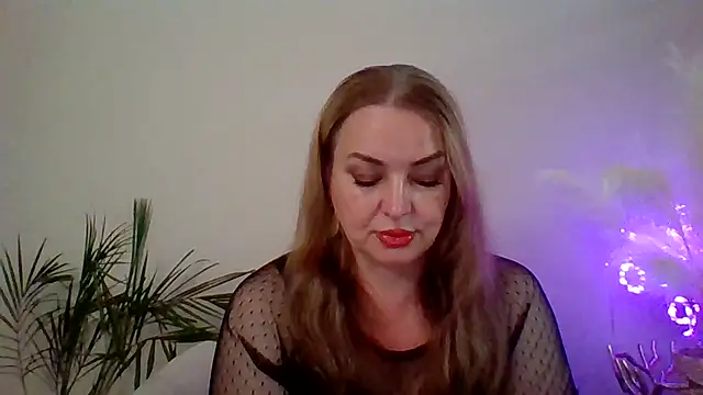 Snapshot of Eshavira chatting on 09/20/25, 01:50 Eshavira online show from 09/20/25, 01:50